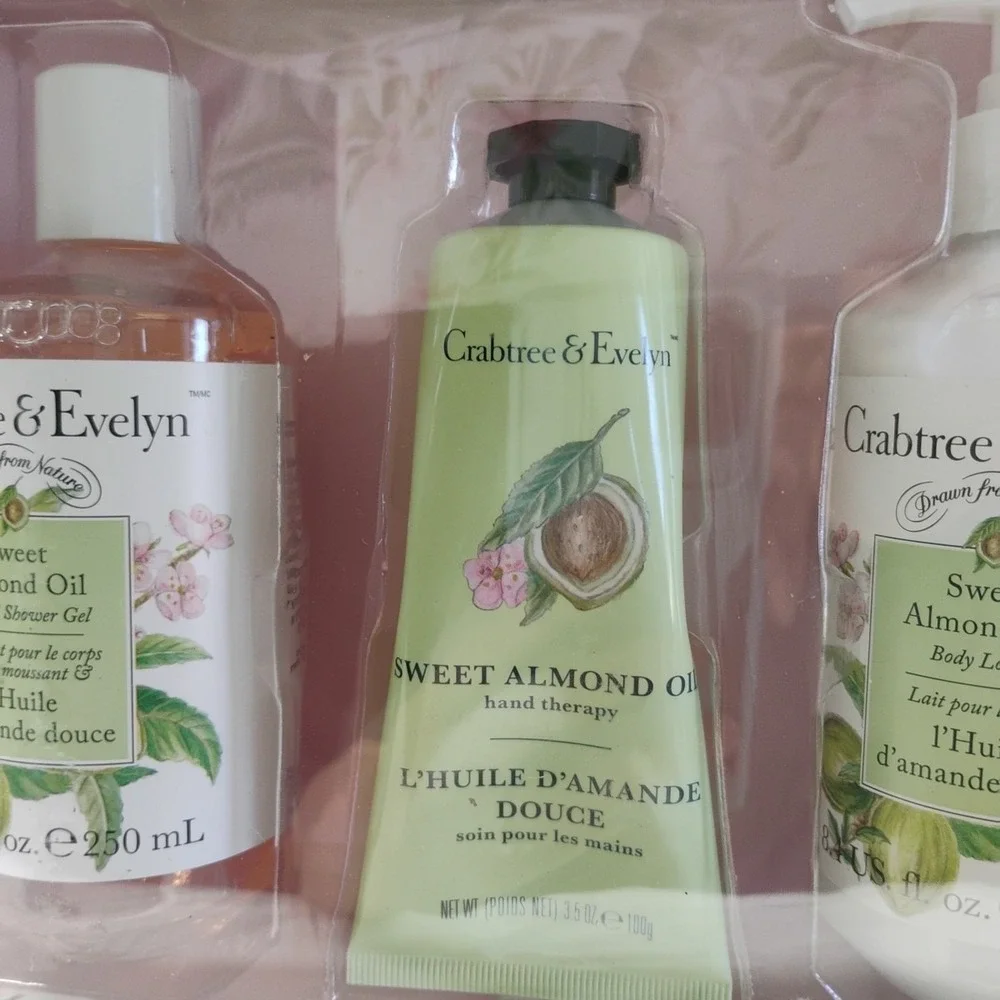 Crabtree & Evelyn Sweet Almond Oil Collection 4 Piece Gift Box‎ Set Lotion Soap